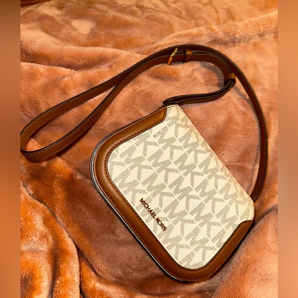 Micheal Kors Lucie Small Crossbody Bag | Brand new without tags | leather bags